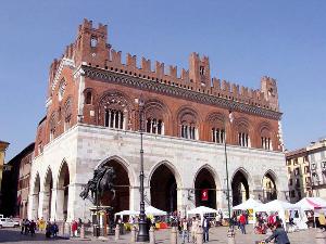 Palazzo Comunale (Palazzo Gotico)
